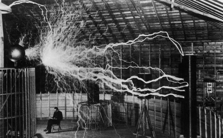 تاريخ اكتشاف الكهرباء – التطور الكهربي